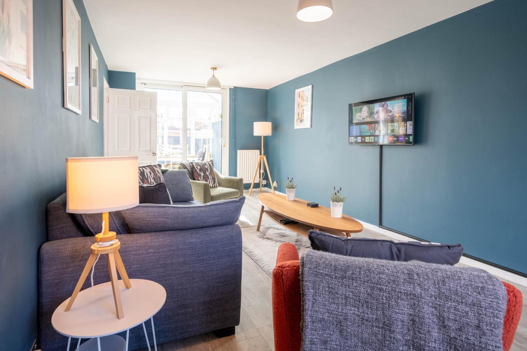 Gatwick Place - 4 Bed 2 Bath Self Contained House With Private Garden 霍利 外观 照片