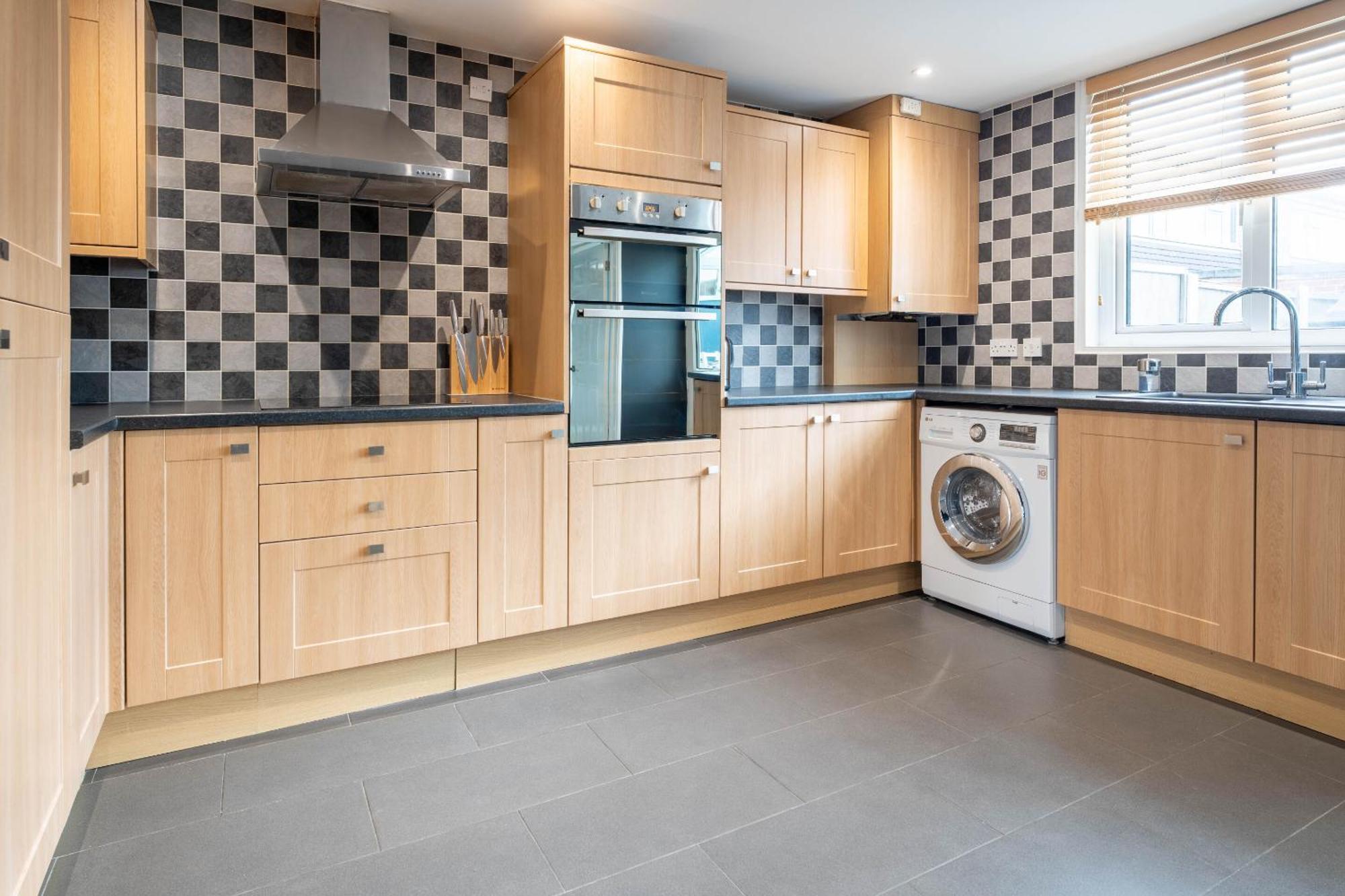 Gatwick Place - 4 Bed 2 Bath Self Contained House With Private Garden 霍利 外观 照片