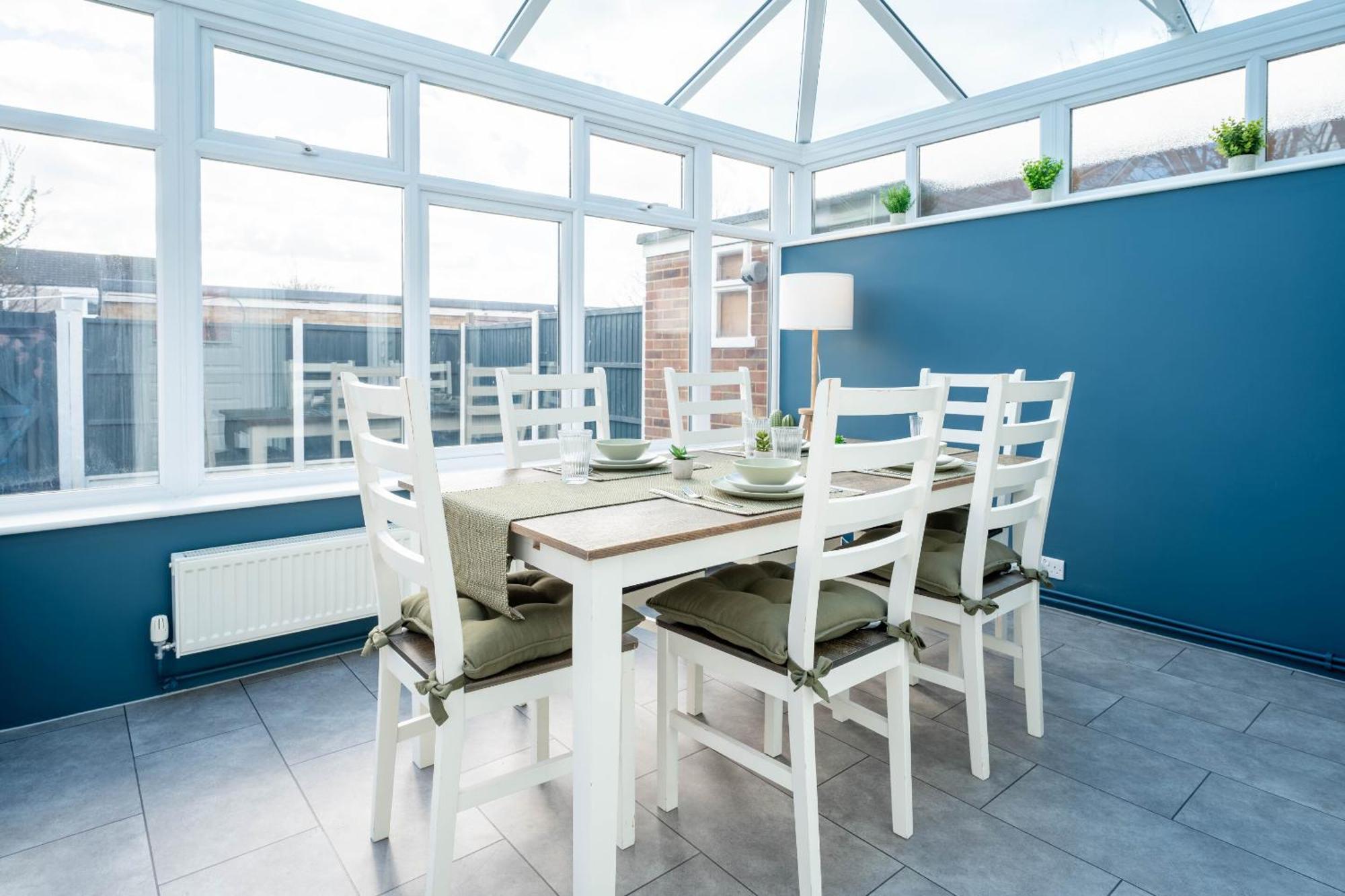 Gatwick Place - 4 Bed 2 Bath Self Contained House With Private Garden 霍利 外观 照片