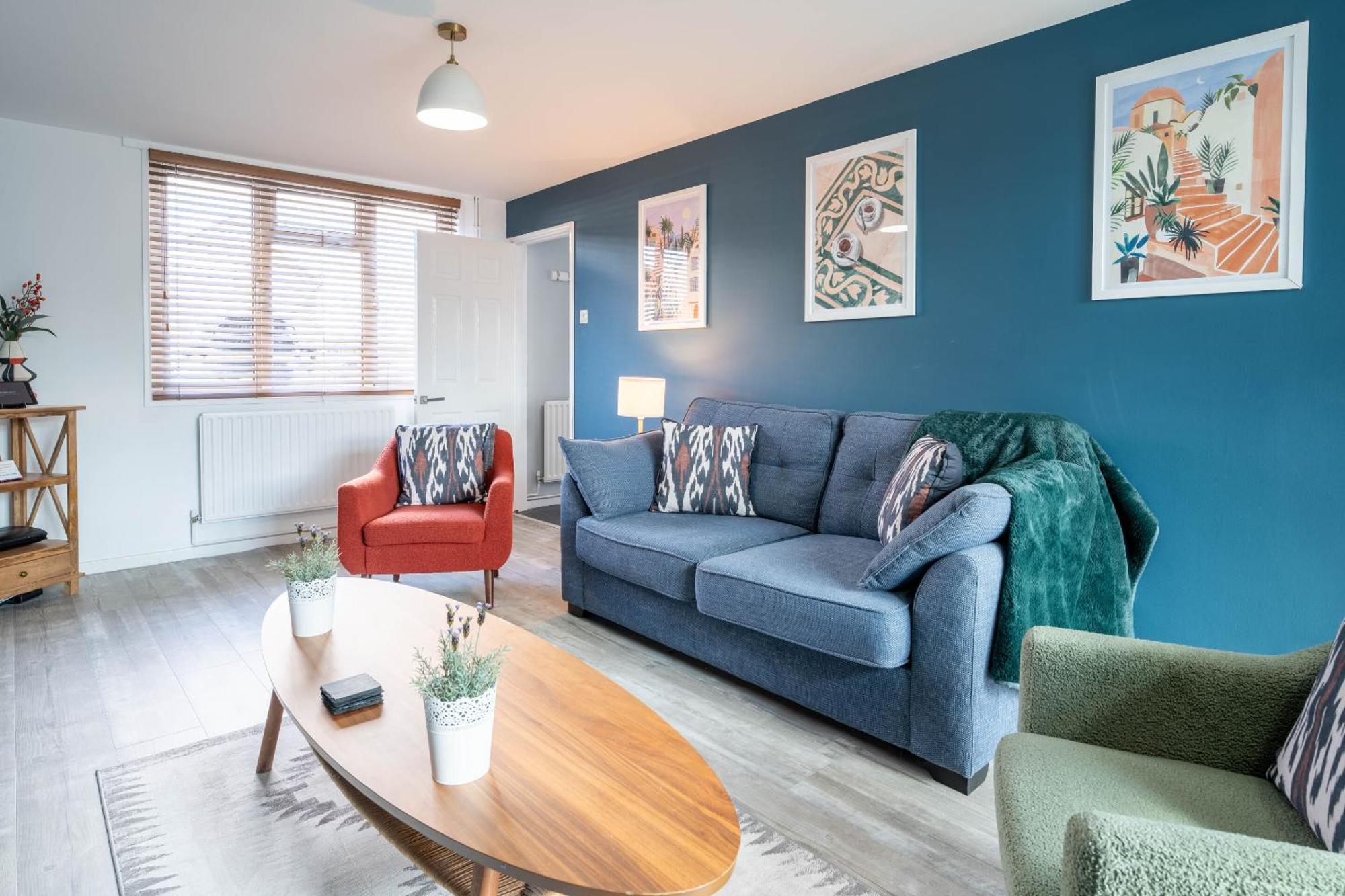 Gatwick Place - 4 Bed 2 Bath Self Contained House With Private Garden 霍利 外观 照片