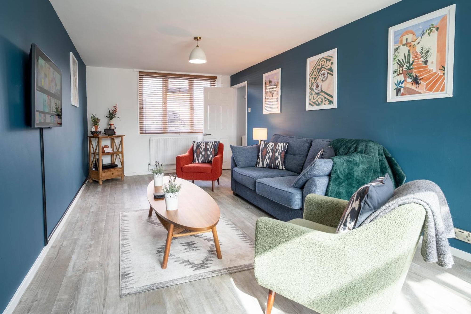 Gatwick Place - 4 Bed 2 Bath Self Contained House With Private Garden 霍利 外观 照片